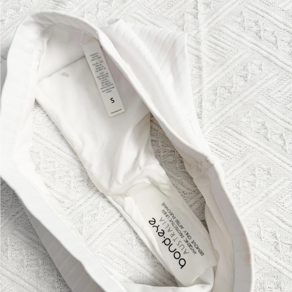 bond-eye chic white